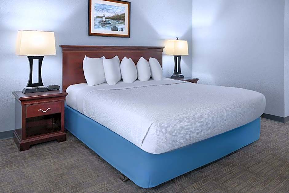 Days Inn by Wyndham Iron Mountain