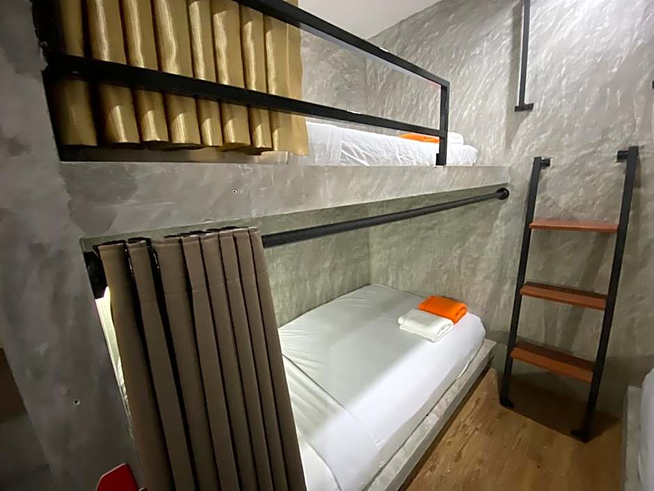 DUDU'S HOSTEL