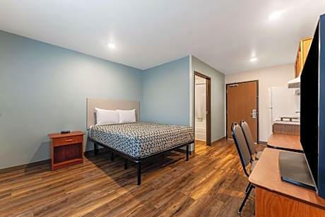 Standard Double Room with Tub - Disability Access/Non-Smoking