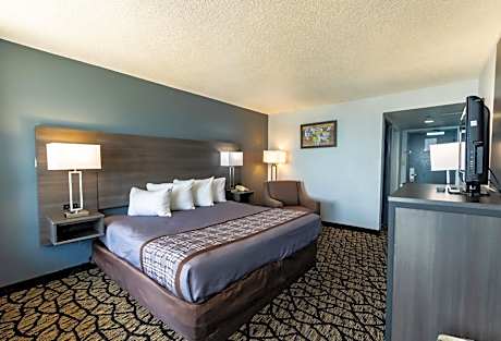 Senior King Room - Accessible/Non-Smoking