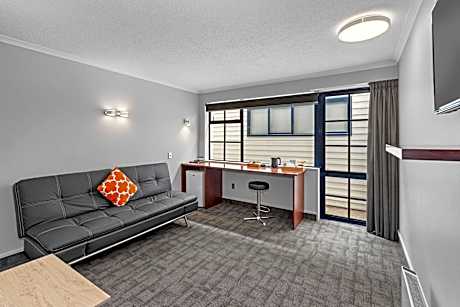 1 King Bed, 2 Single Beds, Suite, Nonsmoking