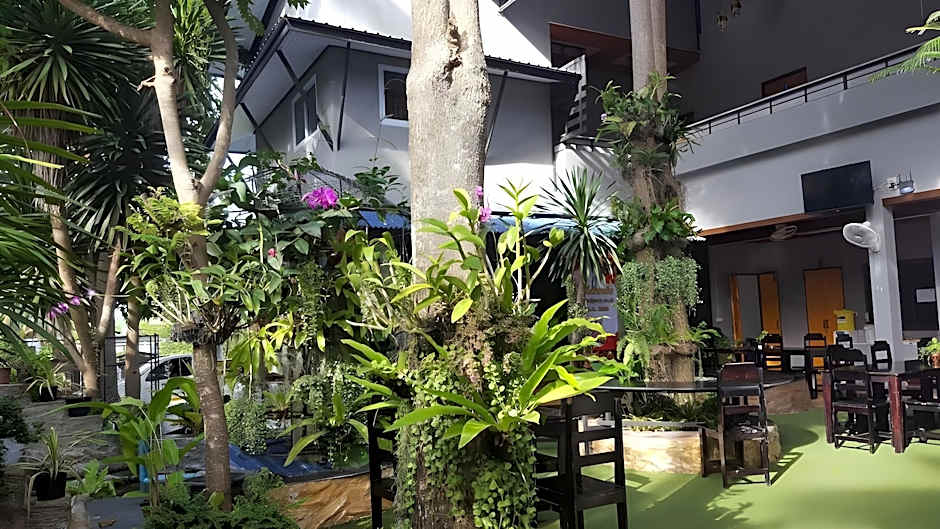 First And Frang Hotel