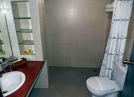 2 Villa + 3 Deluxe Room