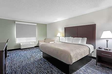 Standard King Room with Tub - Accessible/Non-Smoking
