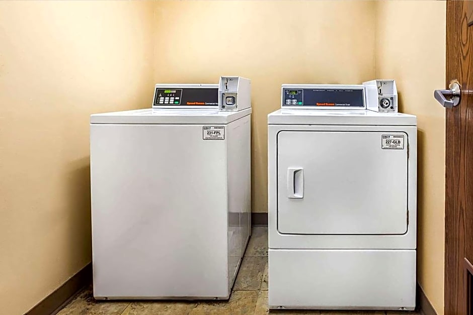 La Quinta Inn by Wyndham Detroit Southgate