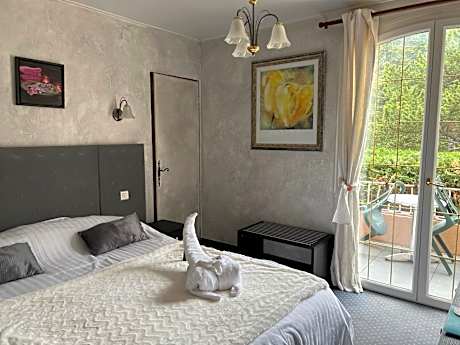 Double or Twin Room with Garden View