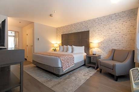 Two Room Family Suite 2 King 2 Bathroom Sleeper Sofa