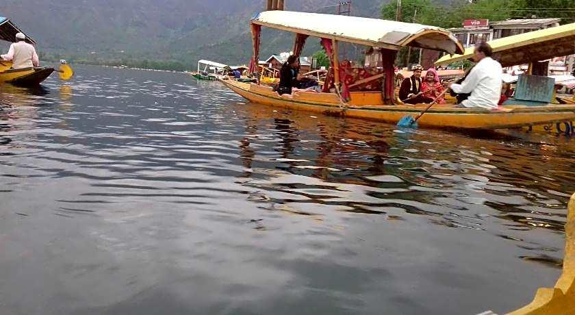 Houseboat Zaindari Palace