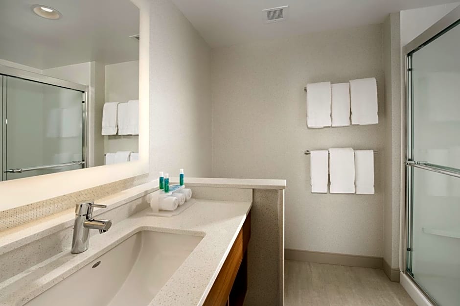 Holiday Inn Express & Suites San Antonio North - Windcrest By IHG