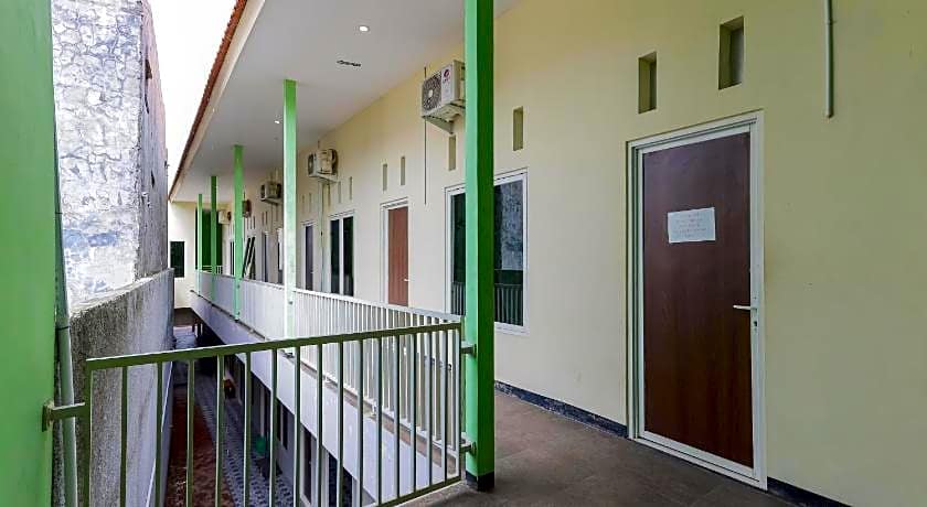 KoolKost Syariah near Alun Alun Sidoarjo