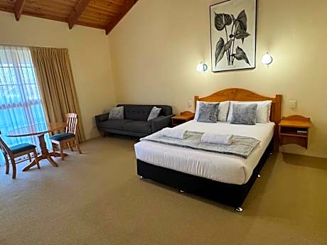 Queen Room with Spa Bath
