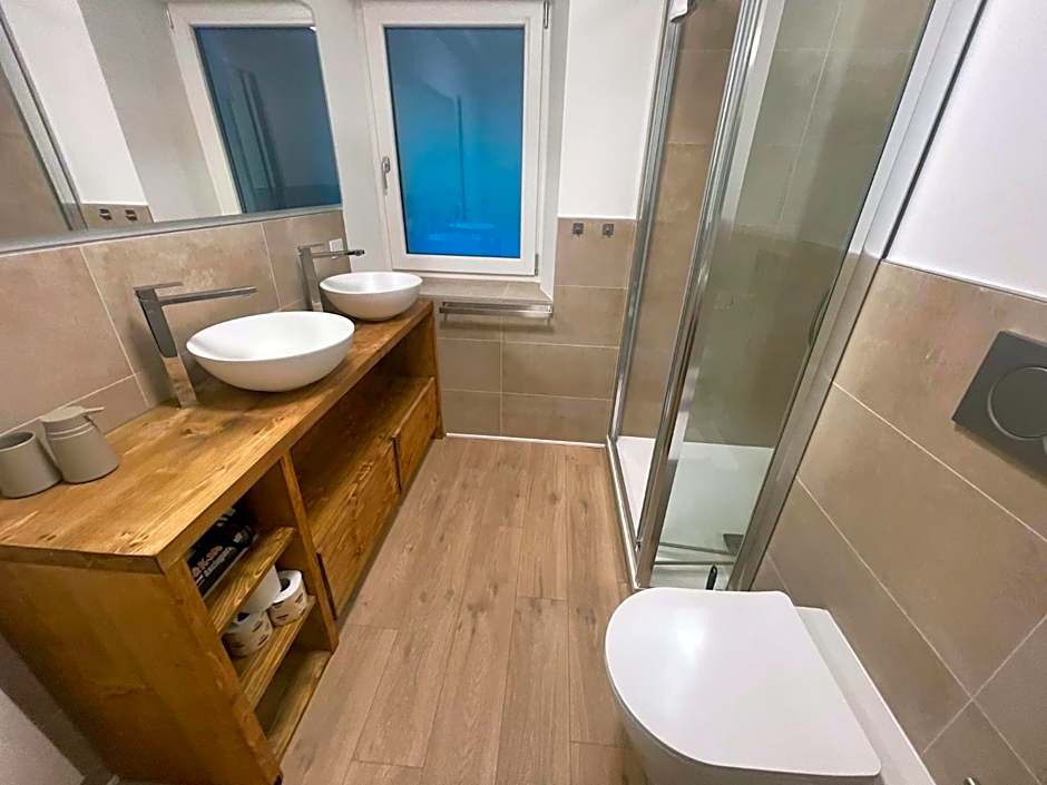 SnowLake Suite & Apartment