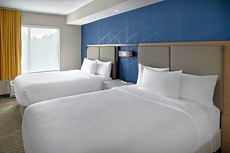 Studio with Two Queen Beds