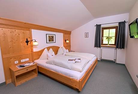 One-Bedroom Suite with Balcony