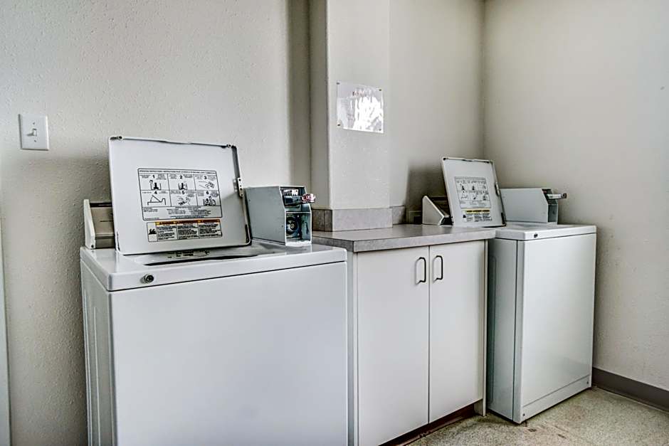 Motel 6-Red Deer, AB