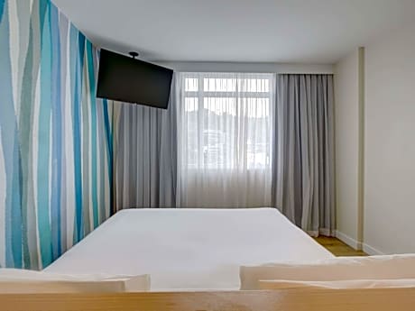 Privilege Room with double bed and front ocean view