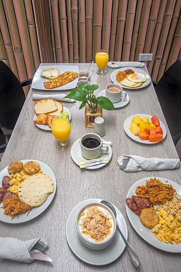 Hotel Laureles Plaza