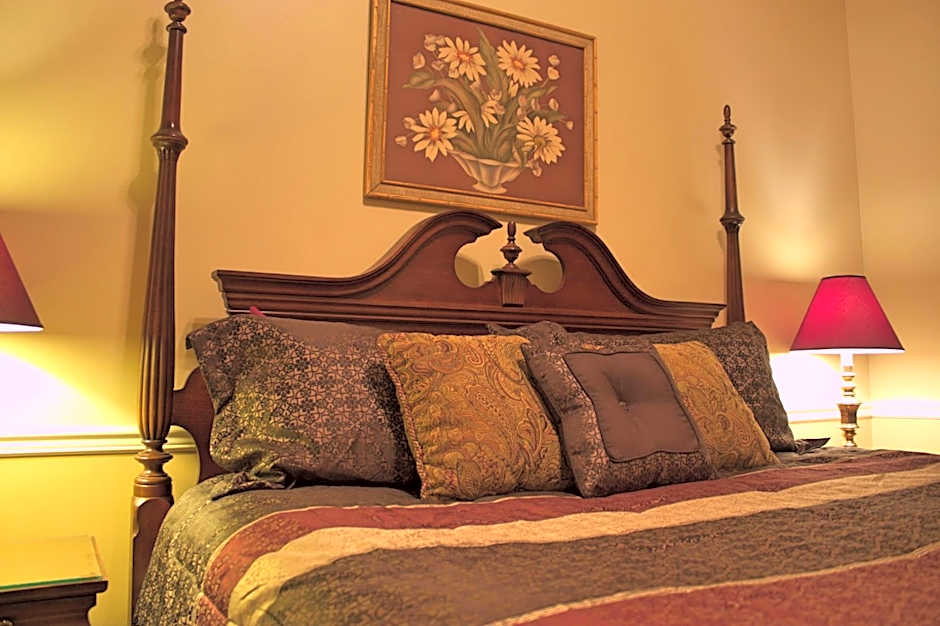 Photo 1 of 7 of 1 King Bed, Mountain View