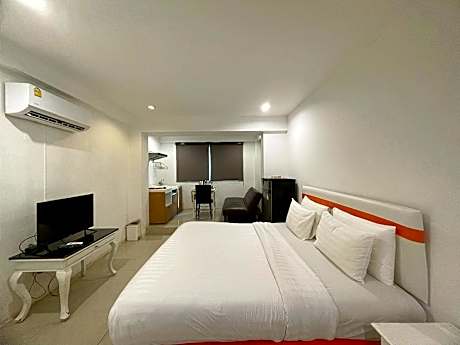 Comfy King Room - No Elevator