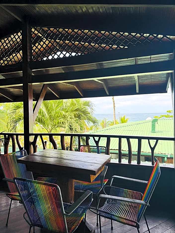 Hotel La Isla Inn