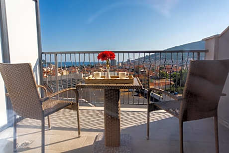 Rooftop Apartments & Rooms