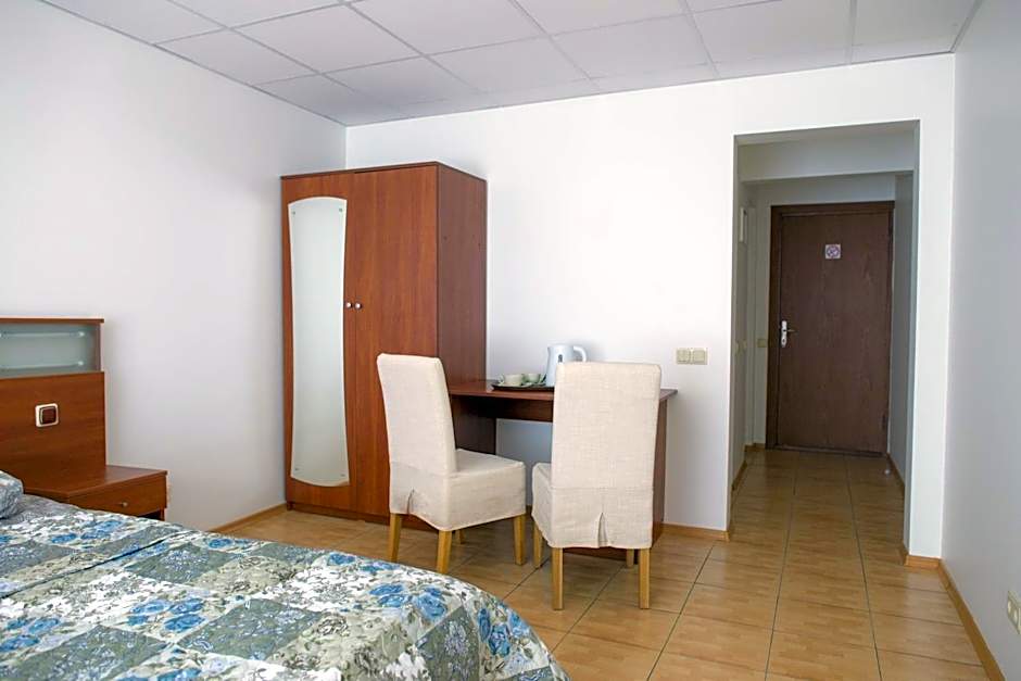 KAUNO JACHTKLUBAS Baltosios Burės