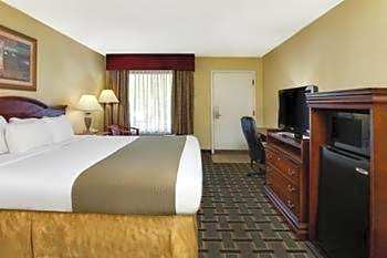 Baymont by Wyndham Lake City