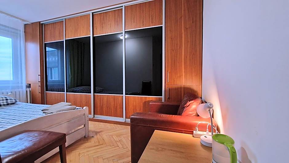 Niebieski Meander Pokoje blisko metra