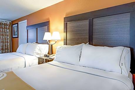 1 King Bed 2 Queen Beds Nonsmoking