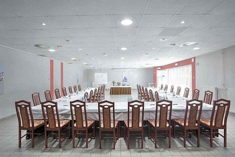 Lipa, Hotel & Bistro