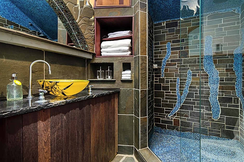 New Park Venue & Suites