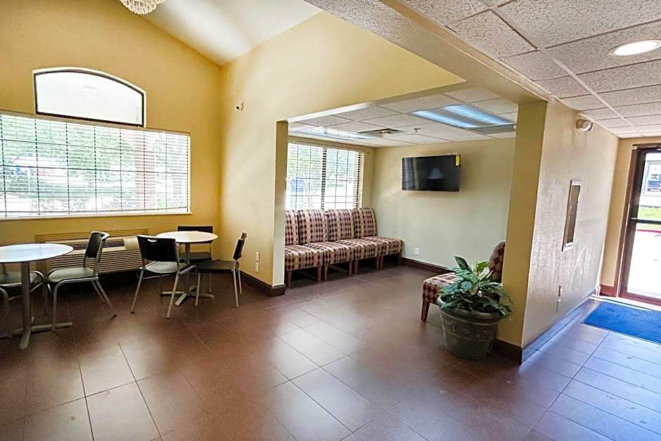 Travelodge by Wyndham Arlington/Dallas Area