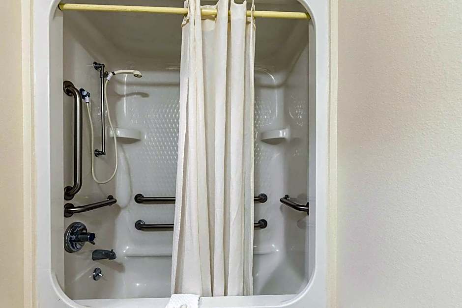 Econo Lodge Inn & Suites Fairview Heights - St. Louis