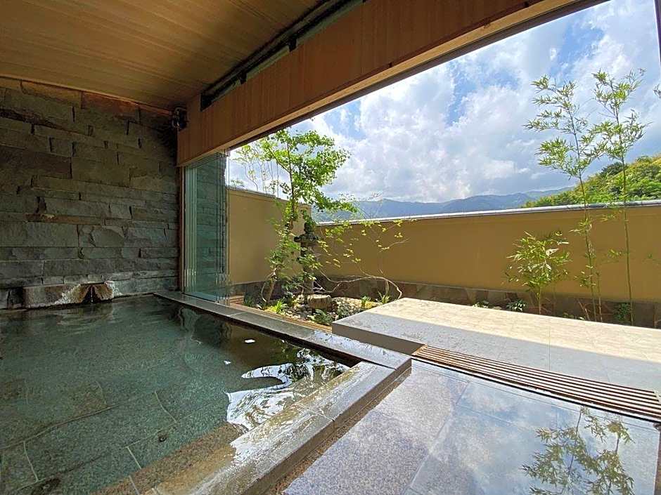Yugawara Onsen Ashikari Ryokan