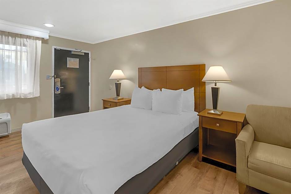 Best Western Plus Northwoods Inn