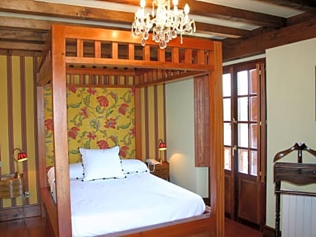 Double or Twin-Ensuite with Shower-Balcony