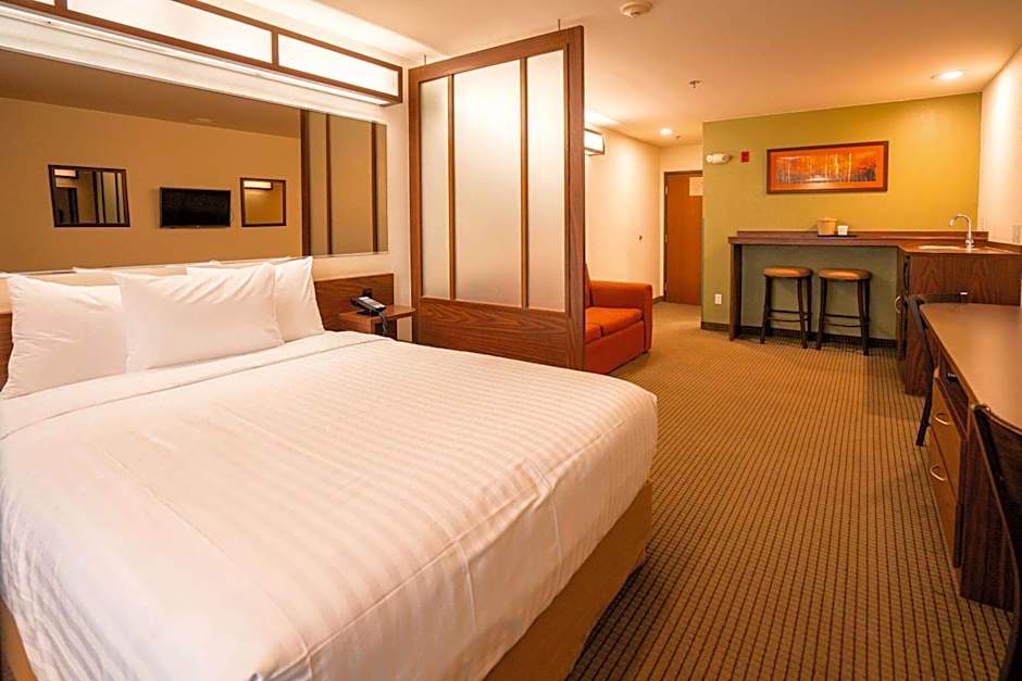 Microtel Inn & Suites by Wyndham Ciudad Juarez/US Consulate