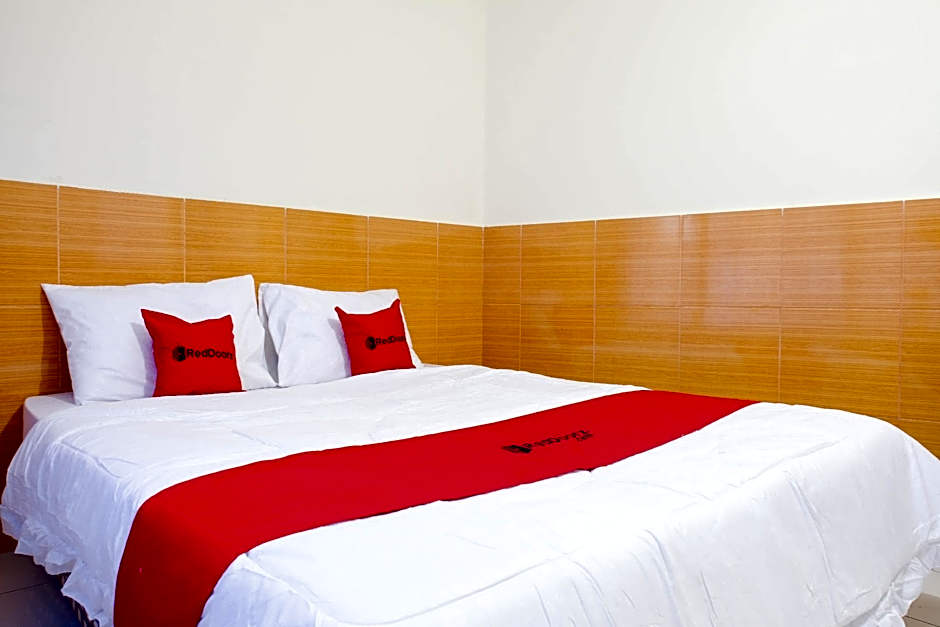 RedDoorz near STAB Syailendra Kopeng