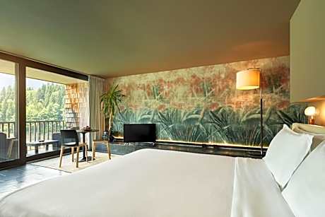 Suite with Lake View