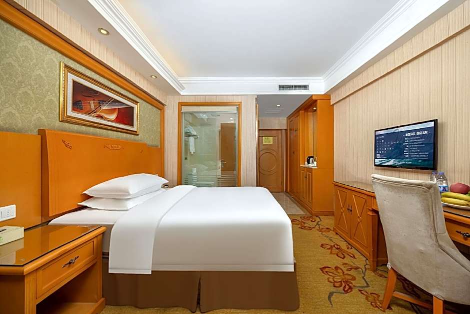 Vienna Hotel Tianjin West Station Changhong Park Metro Station