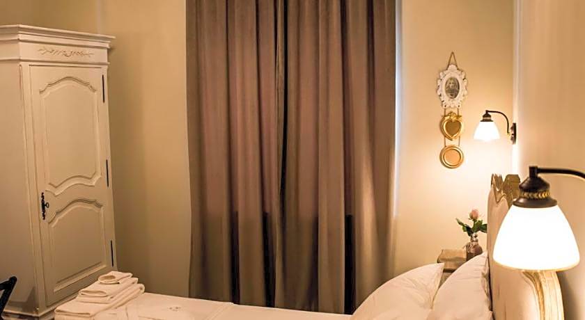 Kyria Boutique House