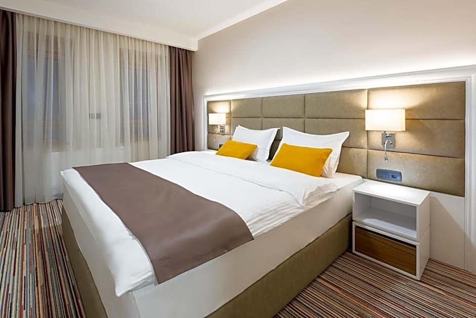 Hotel TESLA - Smart Stay Garni