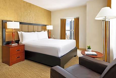 Queen Room with Bath Tub - Hearing/Mobility Accessible