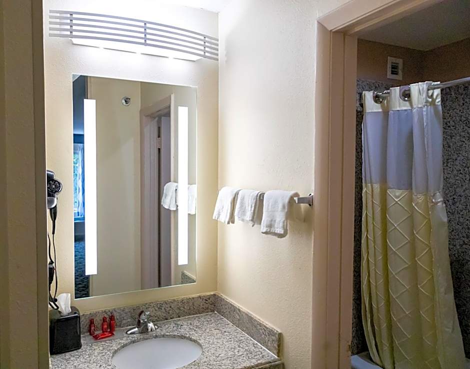 Baymont by Wyndham College Park Atlanta Airport South