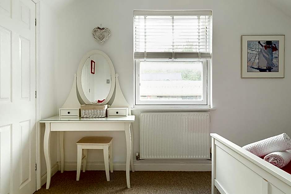 Bath Breaks Apartments