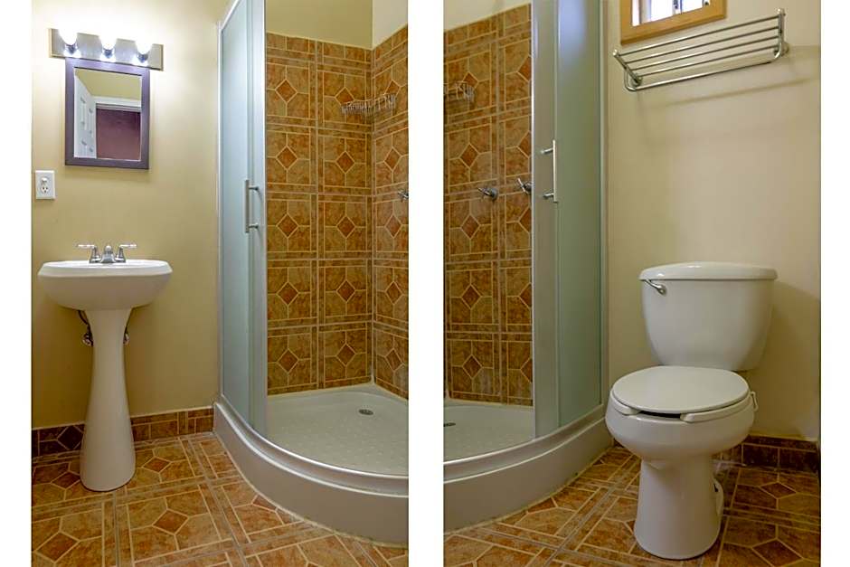 Capital O Hotel Villa Azura