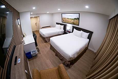 Deluxe Queen Room with Two Queen Beds and City View - Main Floor/Non-Smoking