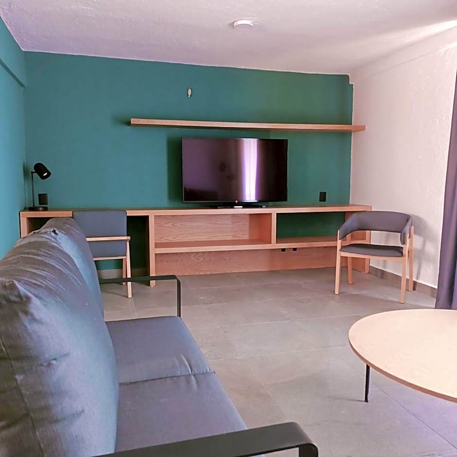 Sunrock Hotel & Suites