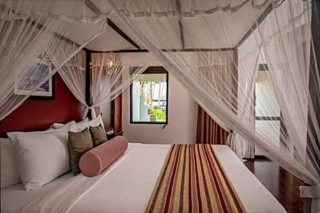 Suite with Hot Tub