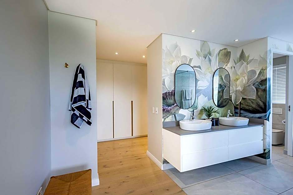 Villa Pacifico - 4BR Hilltop Lux Pool & View